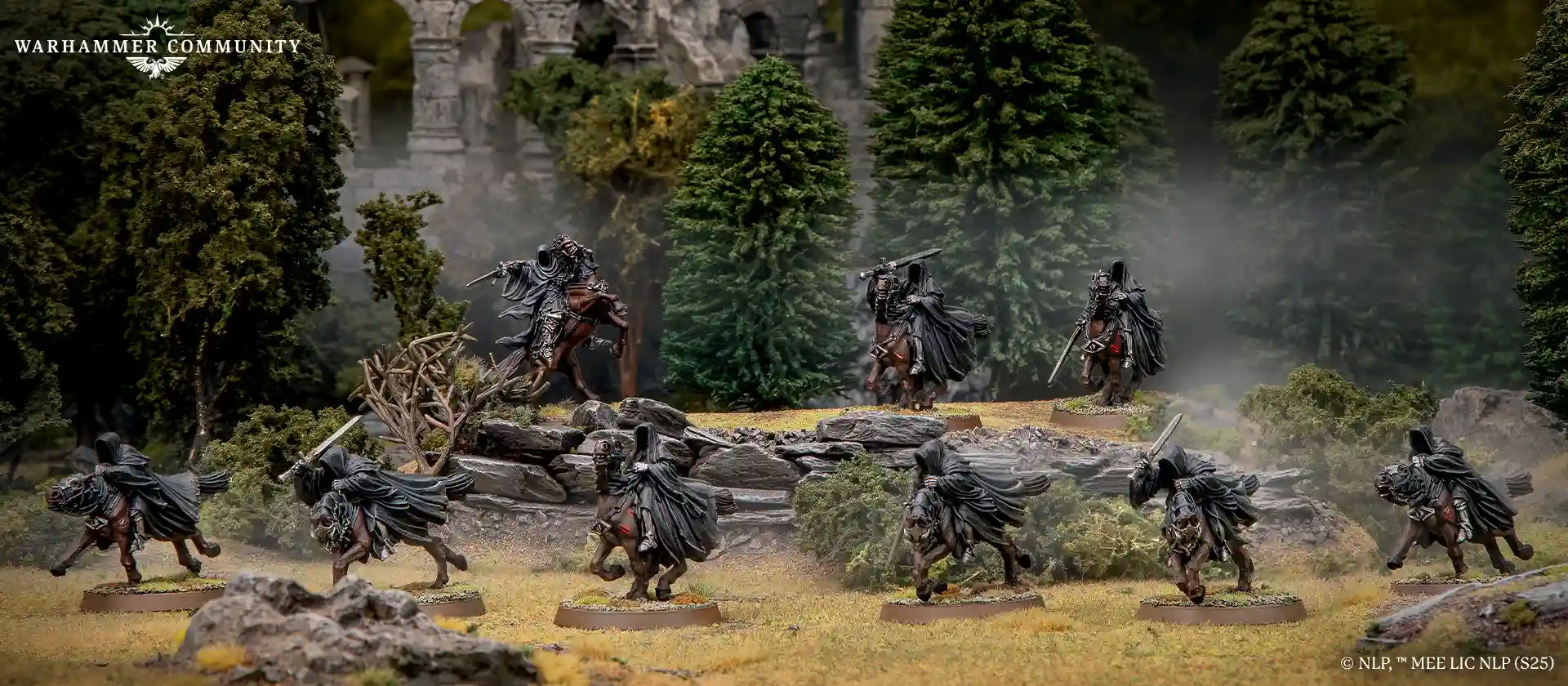 Jinetes negros avanzando al galope en el juego de miniaturas del Señor de los Anillos